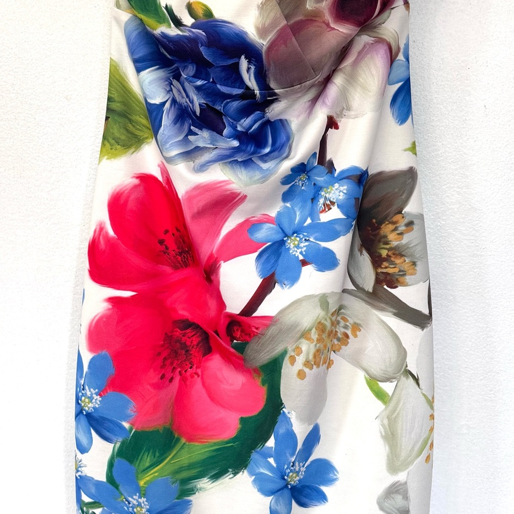 Ted Baker Floral White and Red Sleeveless Sweetheart Bodycon Midi Dress - Picture 5 of 16